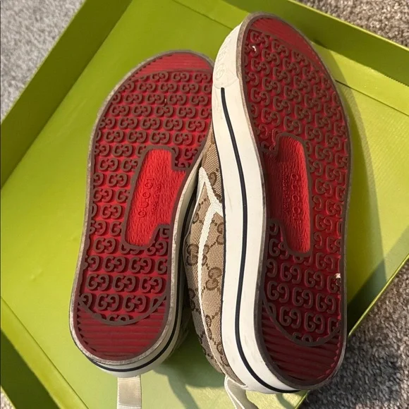 Gucci Beige and White Slip-On Shoes - Picture 6 of 6